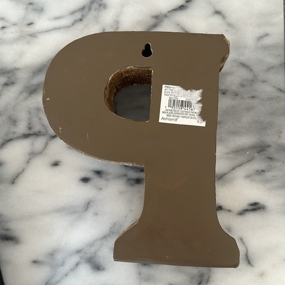 Wooden Tabletop Letter “P” - Picture 3 of 6